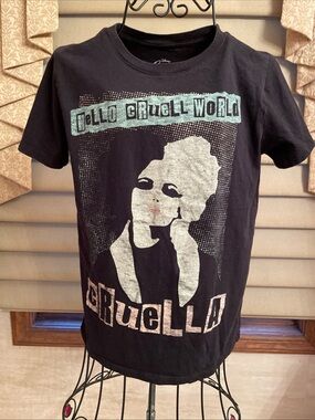 Disney Cruella Women’s Black Short Sleeve T-Shirt Hello Cruel World Size XS